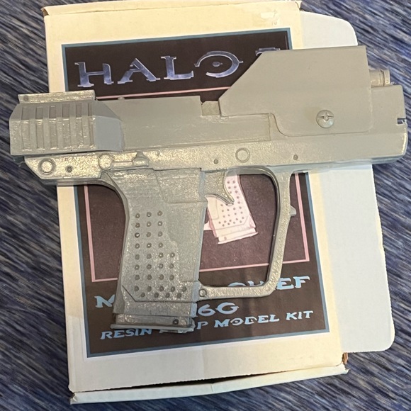 NWOT master chief m60 resin prop model pistol kit with instructions to paint! - Picture 6 of 6